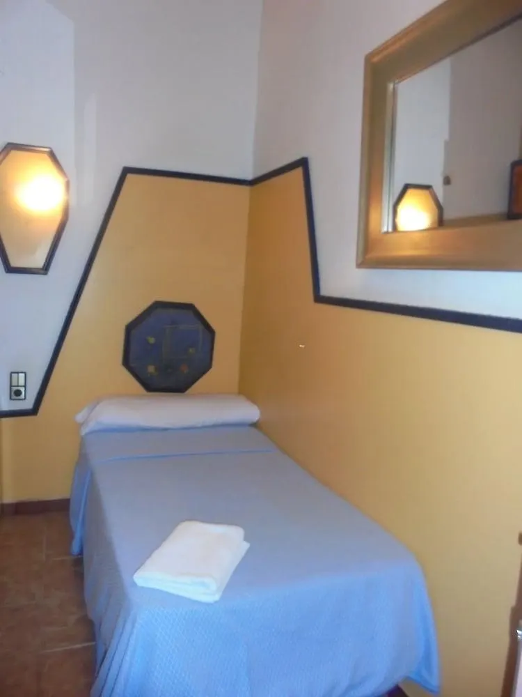 Pension Nuevo Pino Seville 2*,
